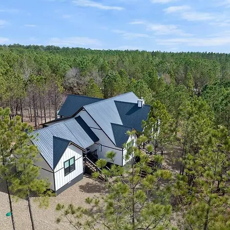 Billiard Breezeway - Stunning Detached Gameroom!